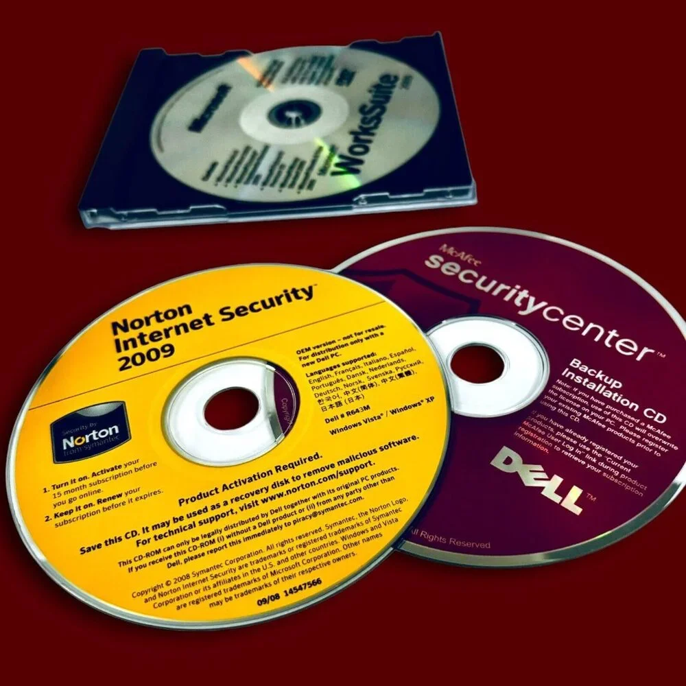 Microsoft Works Suite (2003, DVD-ROM).
